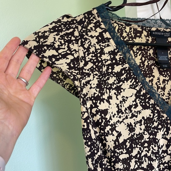 Kenneth Cole eclectic blouse. Size 6. - Picture 4 of 4